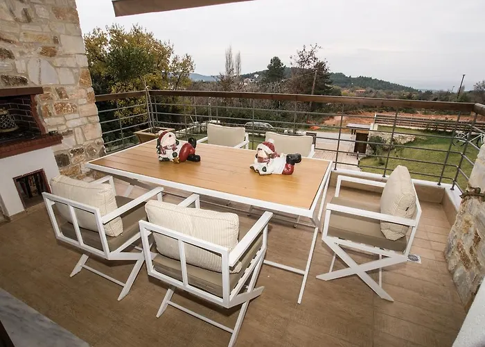 Evmorfes Villa *